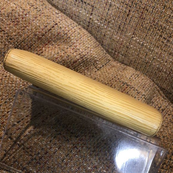 LOUIS VUITTON Ivory EPI Porte Monnaie Viennois Bifold KissLock Wallet Authentic - Picture 7 of 17